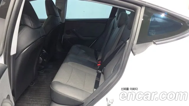 Tesla Model 3 — Фото автомобиля 26