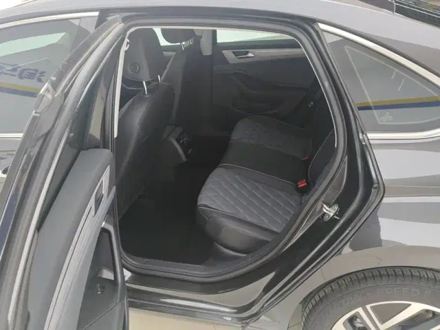 Volkswagen Sagitar — Фото автомобиля 11