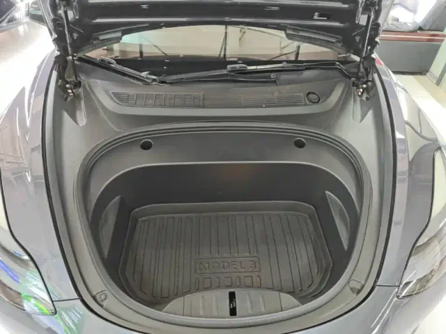 Tesla Model 3 — Фото автомобиля 19