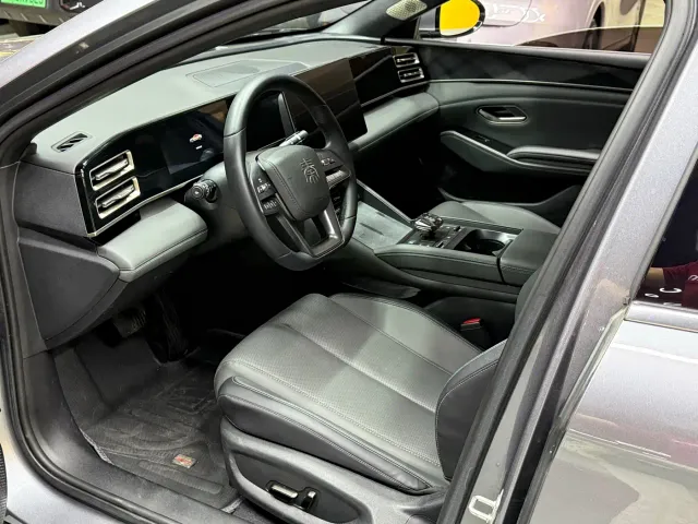 BYD Qin L — Фото автомобиля 9
