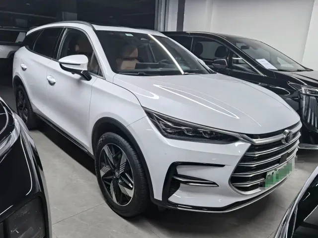 BYD Tang — Фото автомобиля 3