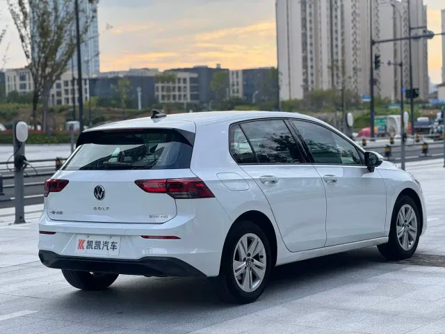 Volkswagen Golf — Фото автомобиля 8