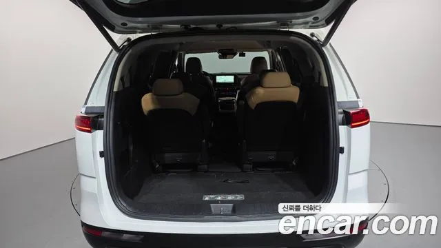 Kia Carnival — Фото автомобиля 25