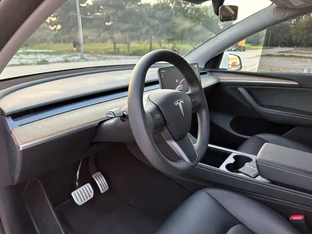 Tesla Model Y — Фото автомобиля 13