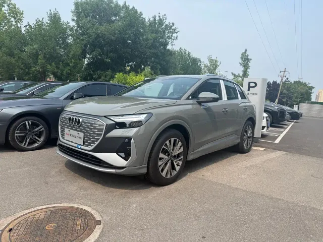 Фотография автомобиля — Audi Q4 e-tron