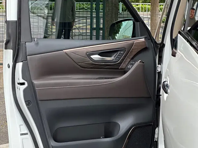 Toyota Alphard — Фото автомобиля 27