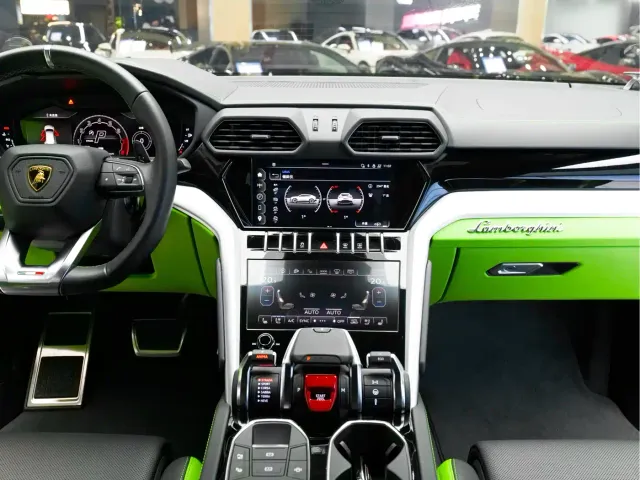 Lamborghini Urus — Фото автомобиля 13