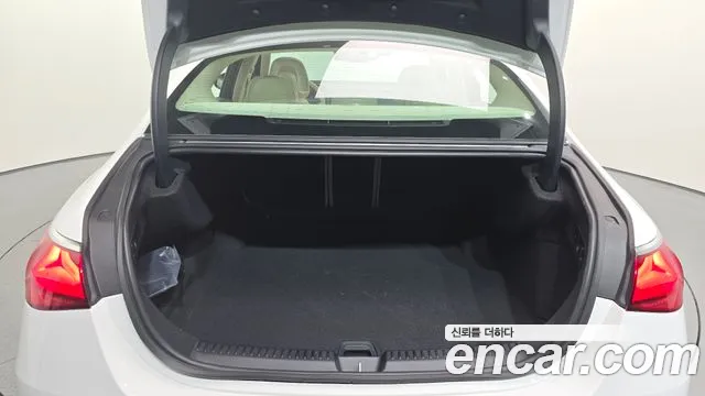 Mercedes-Benz E-Class — Фото автомобиля 18