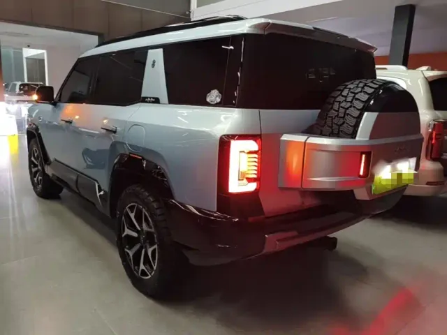 BYD FangChengBao Leopard 8 — Фото автомобиля 4