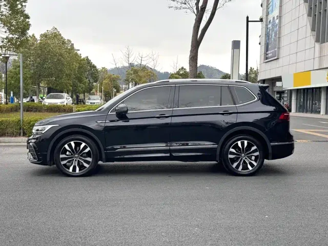 Volkswagen Tiguan L — Фото автомобиля 3