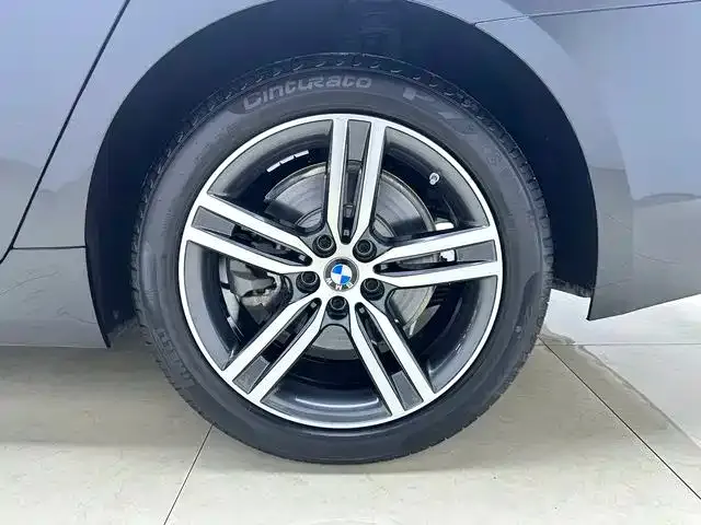 BMW 5 Series — Фото автомобиля 11