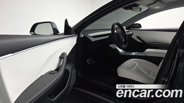 Tesla Model 3 — Фото автомобиля 14