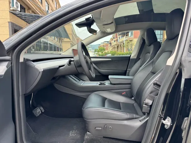 Tesla Model Y — Фото автомобиля 4