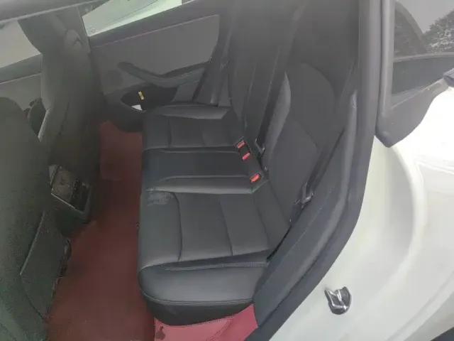 Tesla Model 3 — Фото автомобиля 18