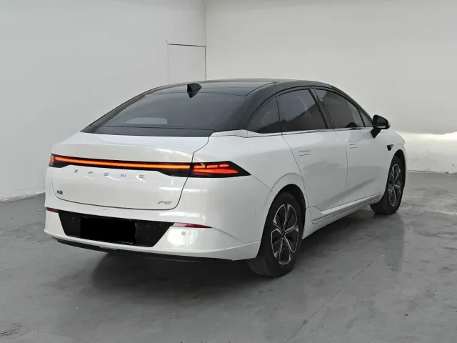 Xpeng P5 — Фото автомобиля 9