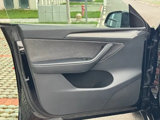 Tesla Model Y — Фото автомобиля 19