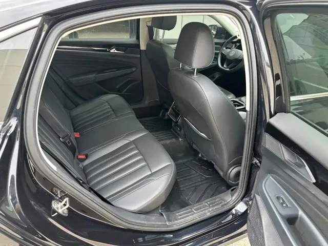Volkswagen Passat — Фото автомобиля 17