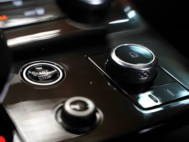 Land Rover Range Rover Sport — Фото автомобиля 20