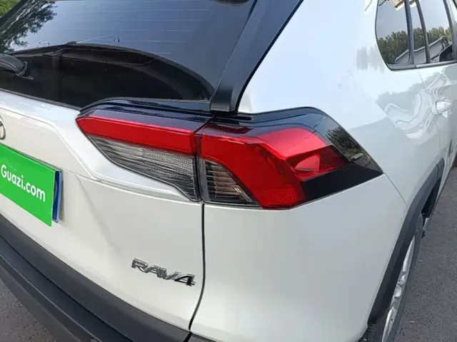 Toyota RAV4 — Фото автомобиля 23