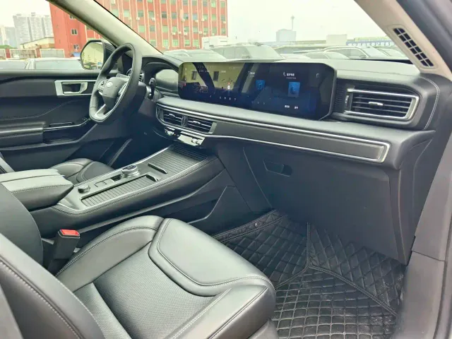 Ford Explorer — Фото автомобиля 10