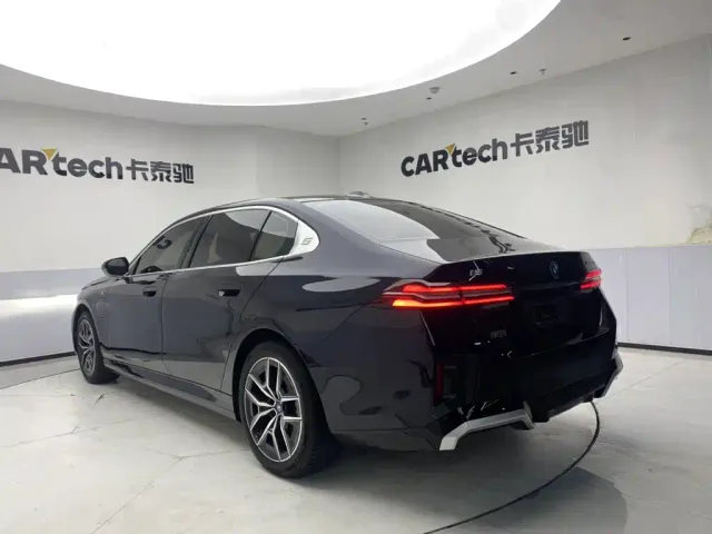 BMW i5 — Фото автомобиля 7