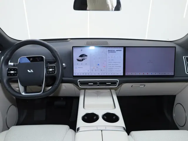 Li Auto L8 — Фото автомобиля 29