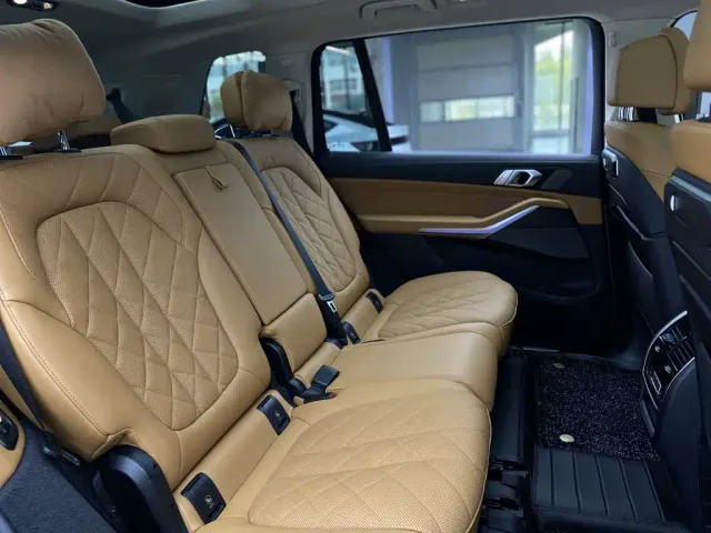 BMW X7 — Фото автомобиля 13
