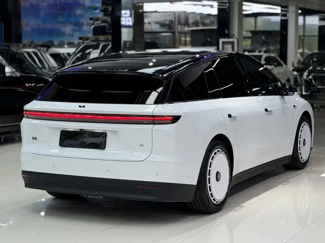 Li Auto i6 — Фото автомобиля 13