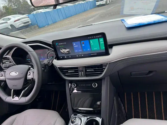 Ford Escape — Фото автомобиля 8
