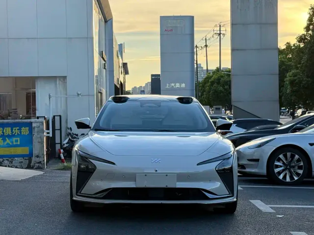 IM Motors L7 — Фото автомобиля 2
