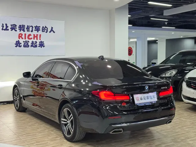 BMW 5 Series — Фото автомобиля 23