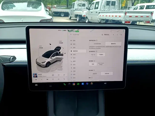 Tesla Model Y — Фото автомобиля 12