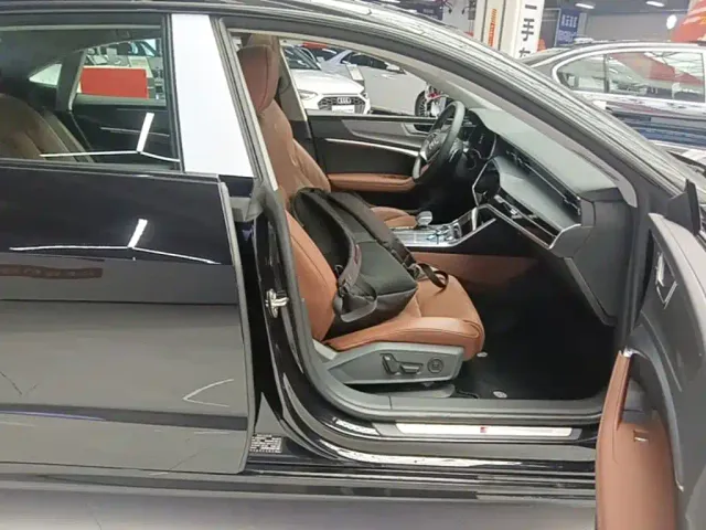 Audi A7L — Фото автомобиля 24
