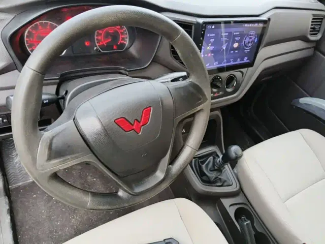 Wuling Hongguang V — Фото автомобиля 9