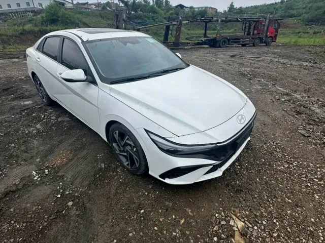 Hyundai Elantra — Фото автомобиля 3
