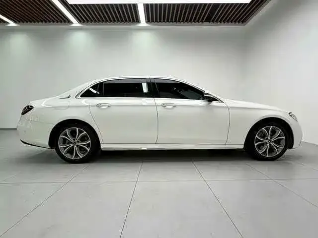 Mercedes-Benz E-Class — Фото автомобиля 8