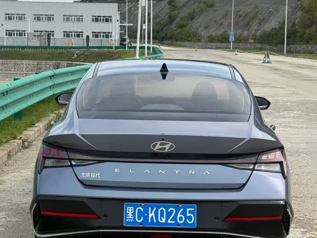 Hyundai Elantra — Фото автомобиля 4