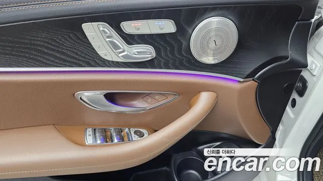 Mercedes-Benz E-Class — Фото автомобиля 20
