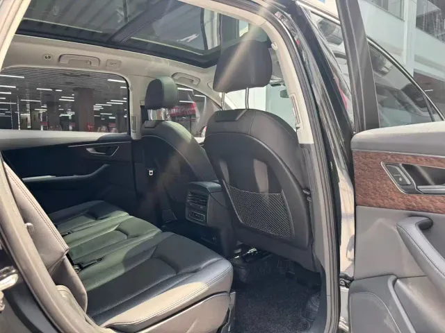 Audi Q7 — Фото автомобиля 19