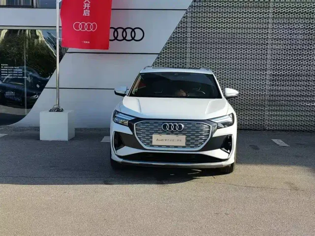 Audi Q4 e-tron — Фото автомобиля 2