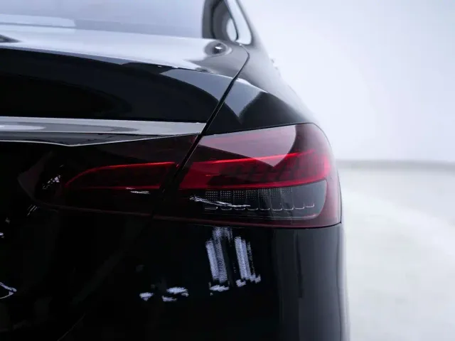 Mercedes-Benz E-Class — Фото автомобиля 11