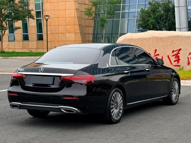 Mercedes-Benz E-Class — Фото автомобиля 9