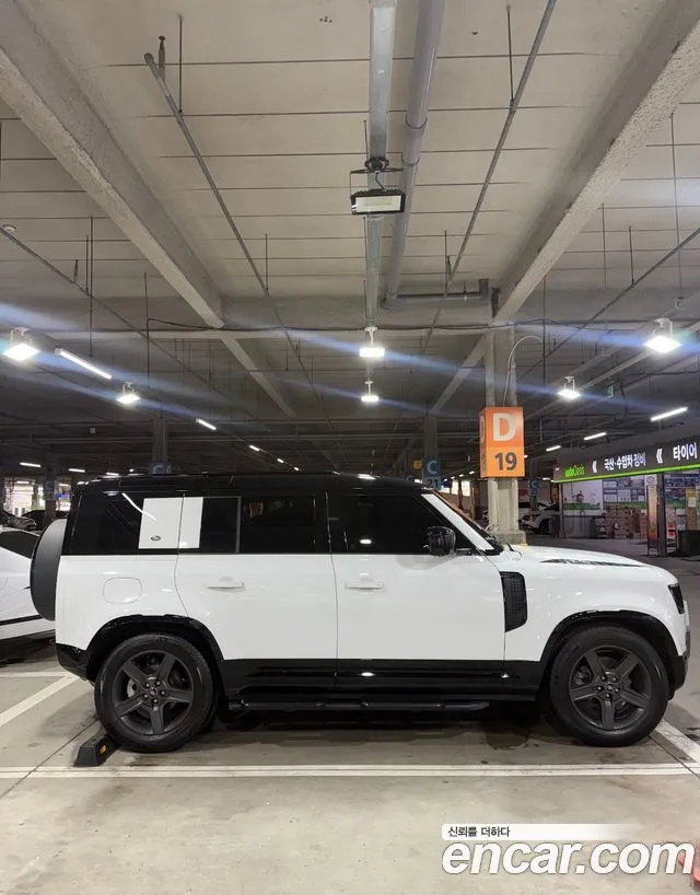 Land Rover Defender Defender (L663) 110 P300 X-Dynamic SE — Фото автомобиля 2