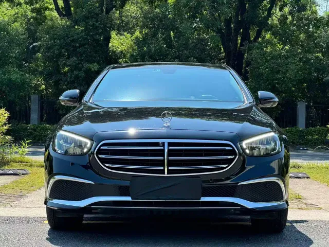Mercedes-Benz E-Class — Фото автомобиля 2