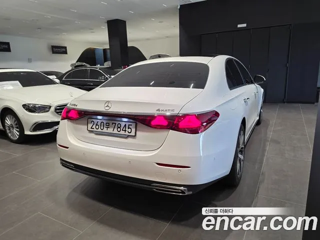 Mercedes-Benz E-Class — Фото автомобиля 2