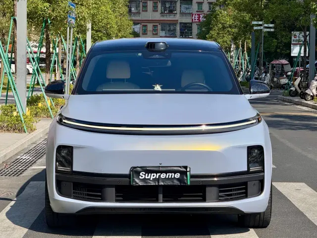 Li Auto L9 — Фото автомобиля 2