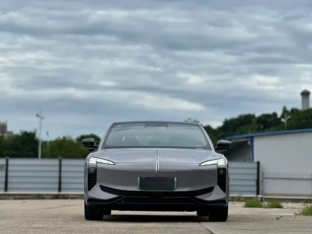 Hongqi EH7 — Фото автомобиля 2