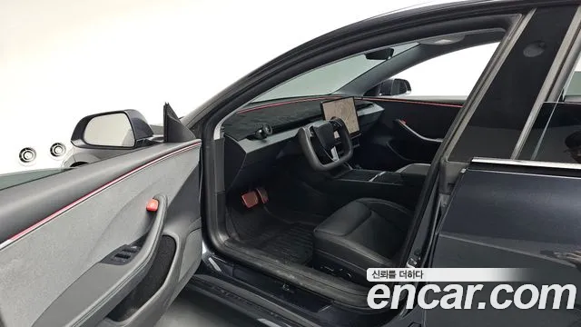 Tesla Model 3 — Фото автомобиля 9