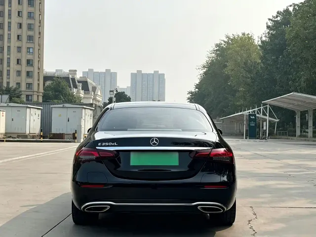 Mercedes-Benz E-Class — Фото автомобиля 16