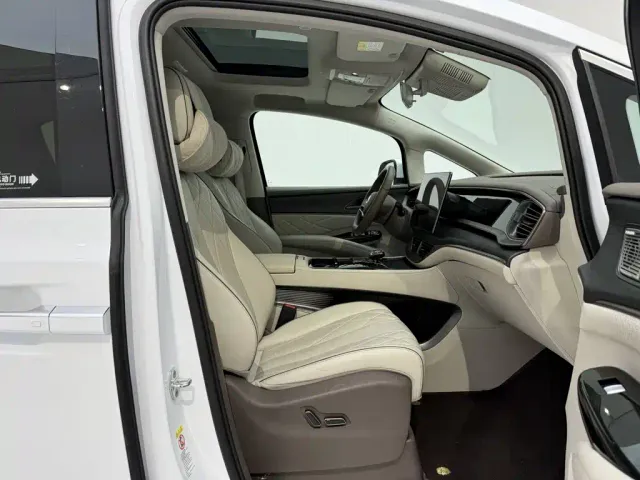 Denza Denza D9 2022 DM-i 970 All-Wheel Drive Honor Edition — Фото автомобиля 18